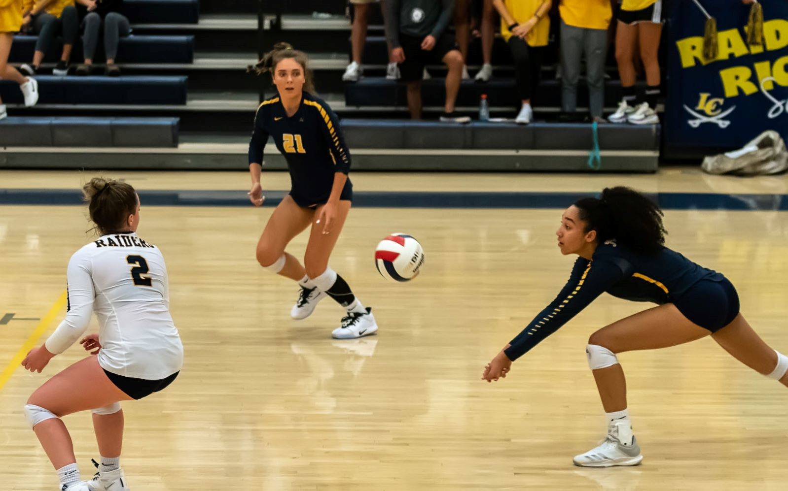 LC v SB volley_9.jpg